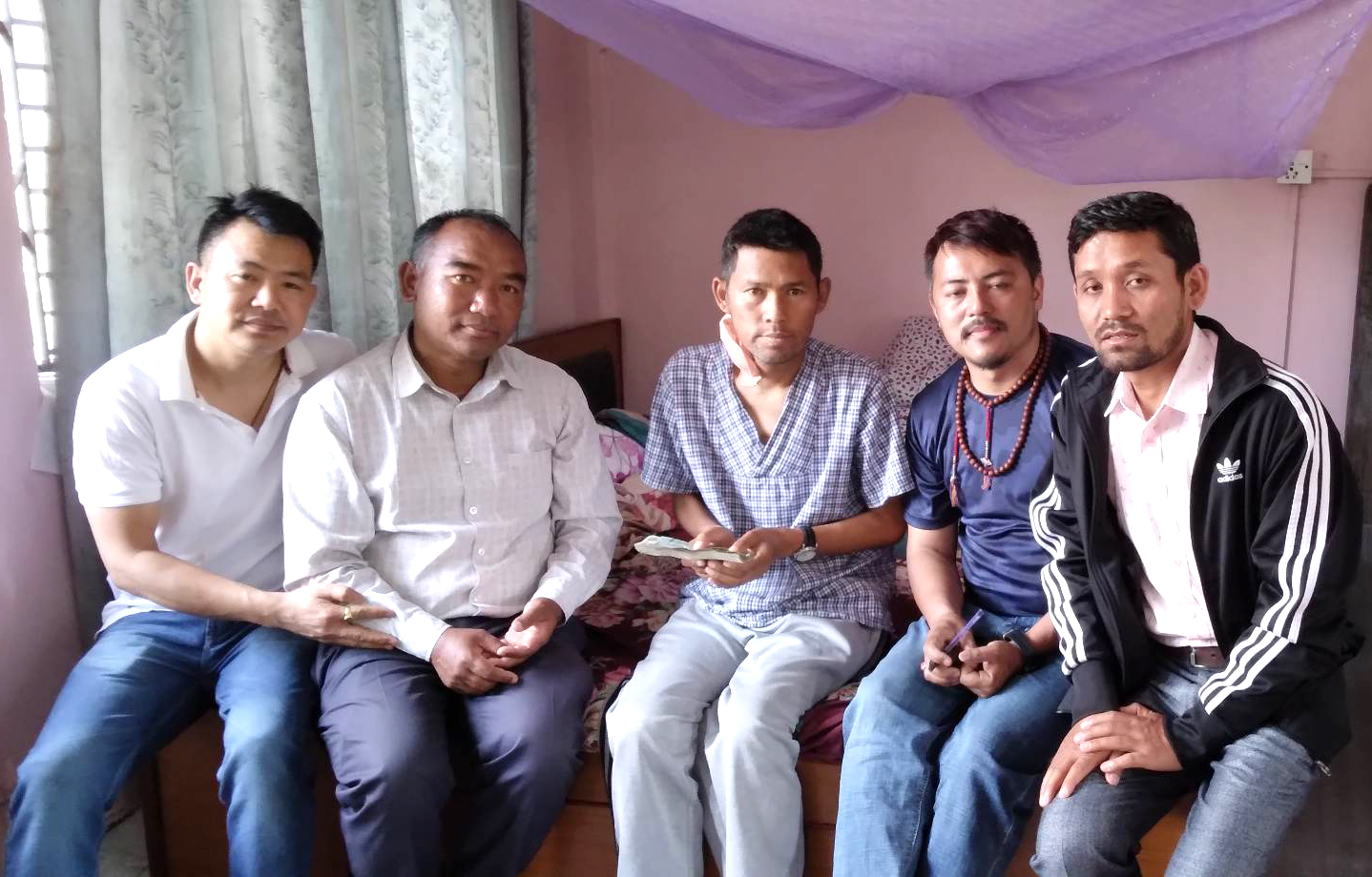 मिर्गौलापीडित पत्रकार स्याङ्तानलाई तामाङ समाज कतारबाट ५९ हजार सहयोग